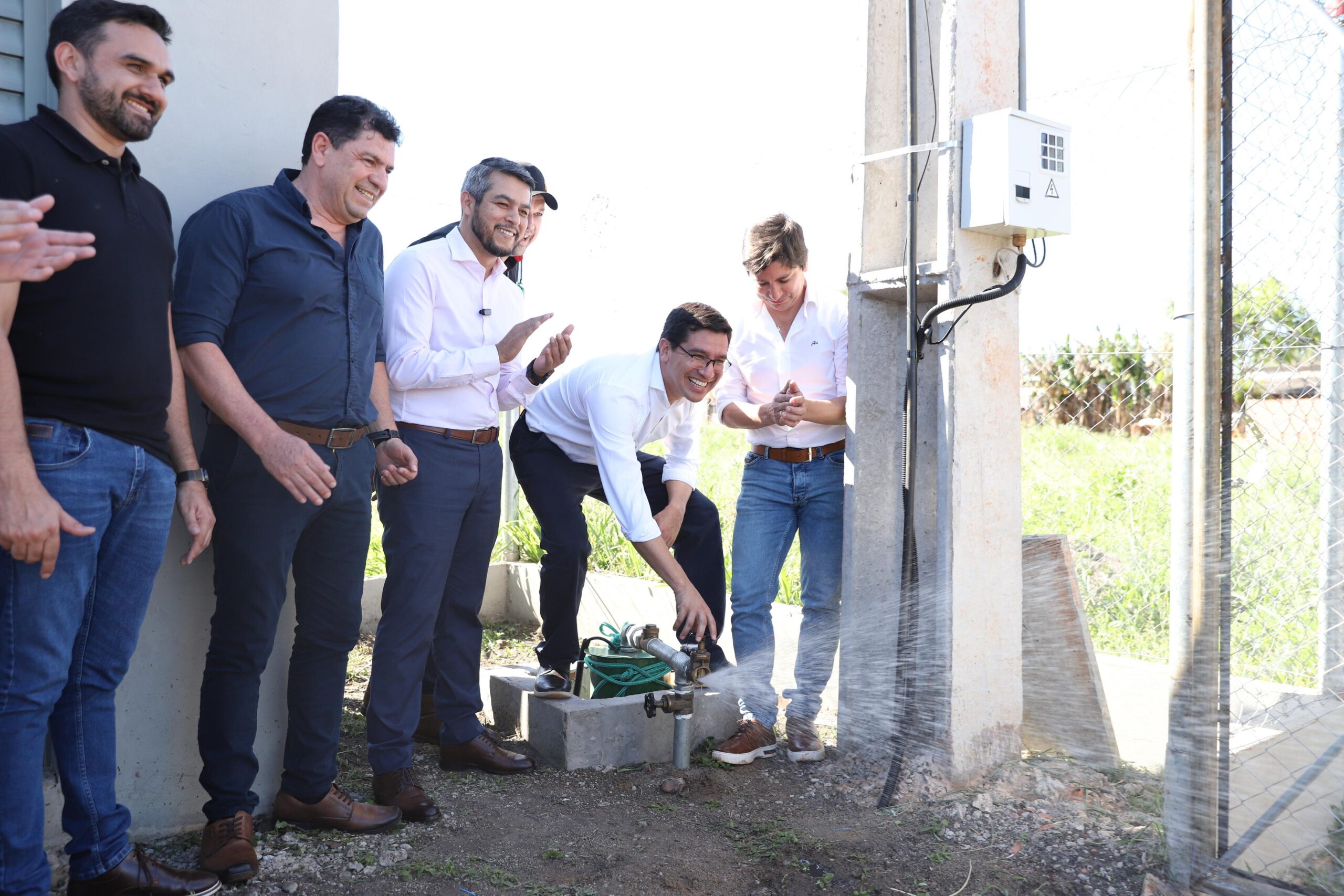 Sistema de agua potable en barrio Inmodar